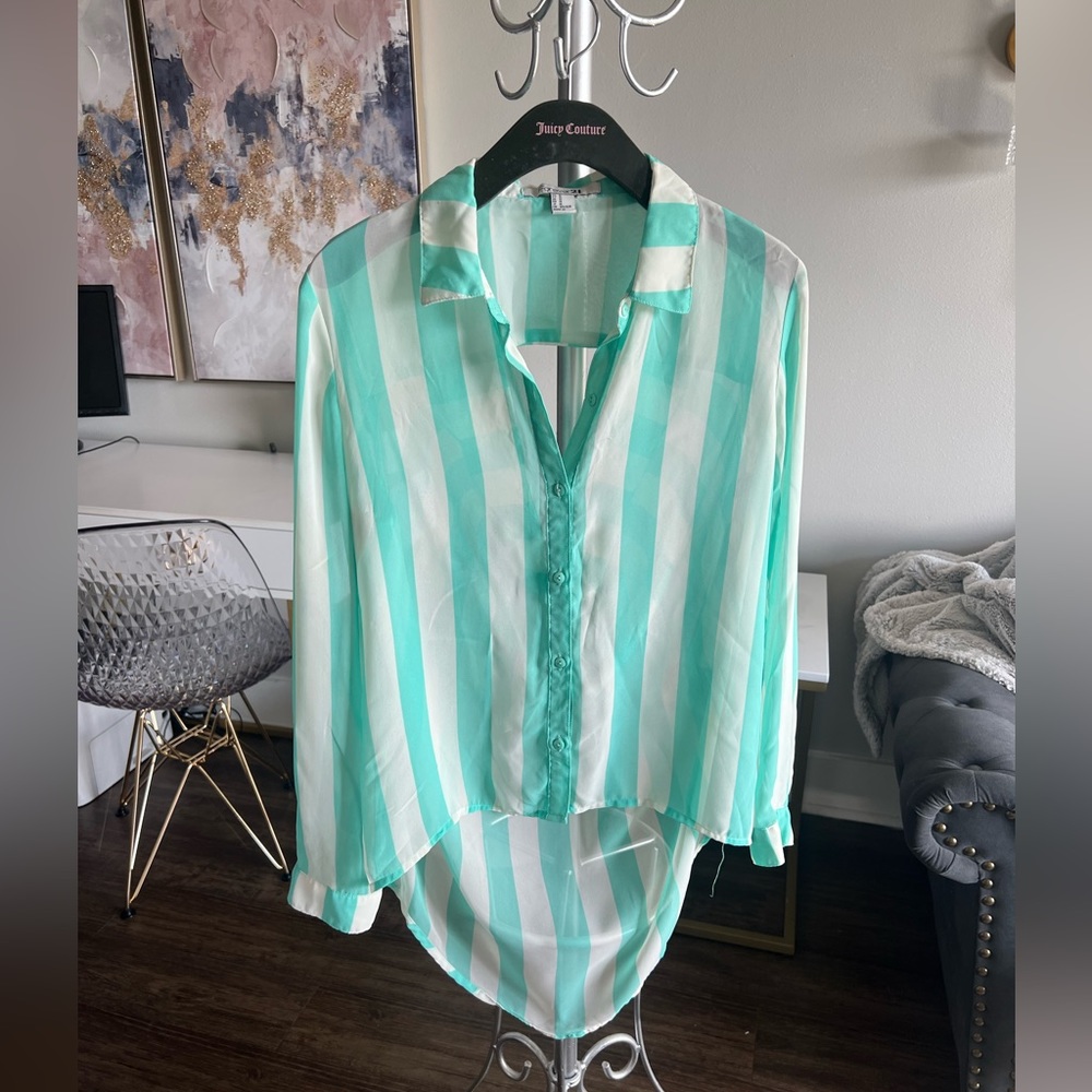Sheer Forever 21 Short With Cut Out Back Very Cute.